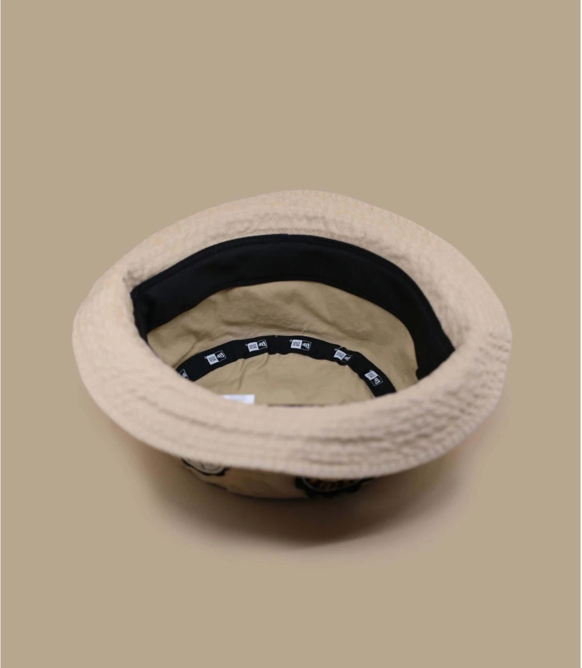 NEW ERA All Over Patch Bucket Milk 6 NEW ERA All Over Patch Bucket Milk – Image 6