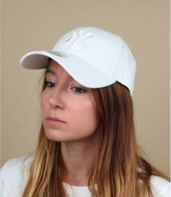 NEW ERA Casquette Wmns League Ess NY White