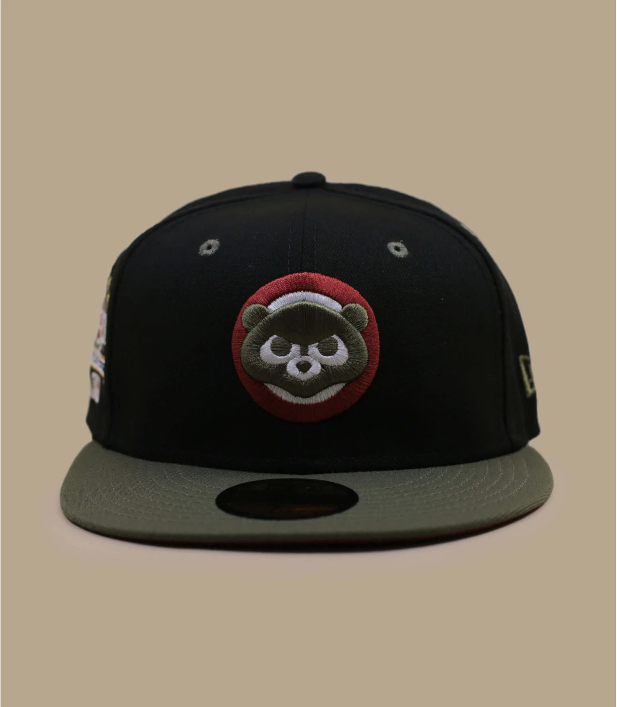 NEW ERA Side Patch 59Fifty Chicago Cubs Black New Olive 2 NEW ERA Side Patch 59Fifty Chicago Cubs Black New Olive – Image 2