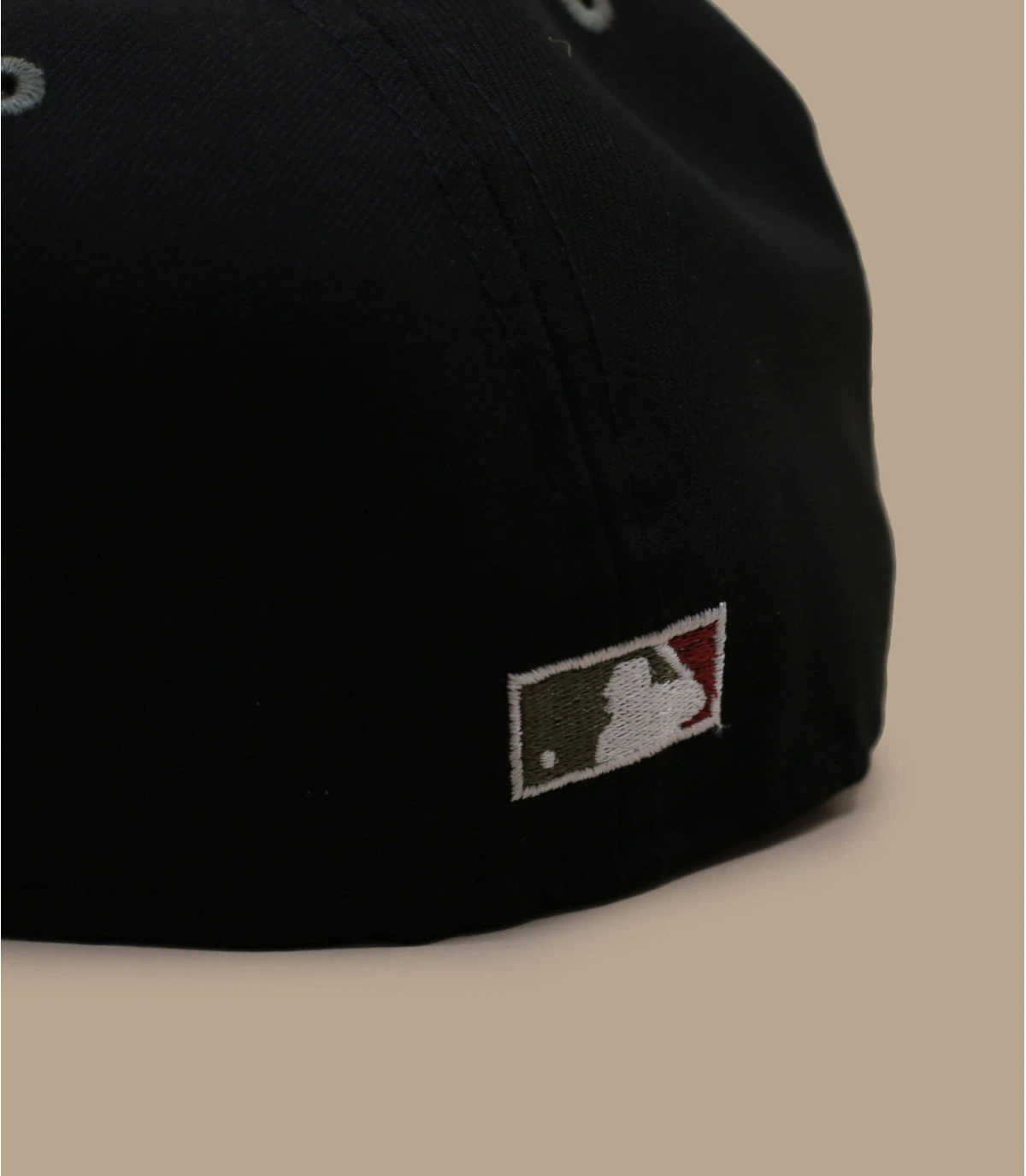 NEW ERA Side Patch 59Fifty Chicago Cubs Black New Olive 6 NEW ERA Side Patch 59Fifty Chicago Cubs Black New Olive – Image 6