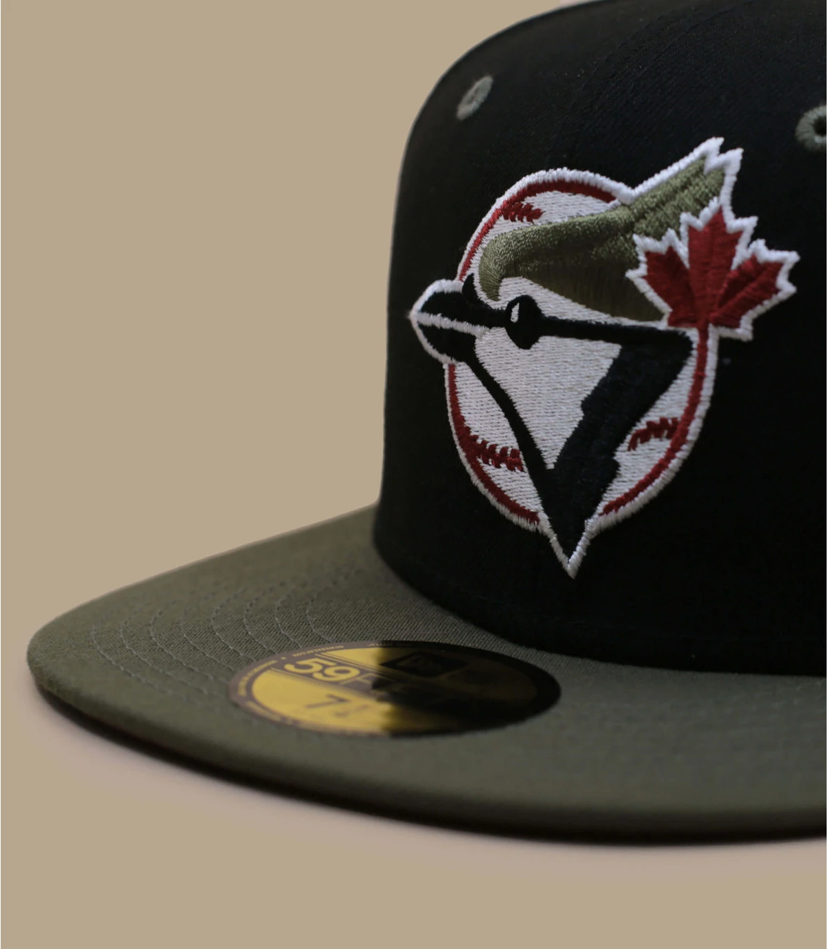 NEW ERA Side Patch 59Fifty Toronto Blue Jays Black New Olive 2 NEW ERA Side Patch 59Fifty Toronto Blue Jays Black New Olive – Image 2