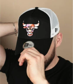NEW ERA Trucker Seasonal Infill Bulls Black